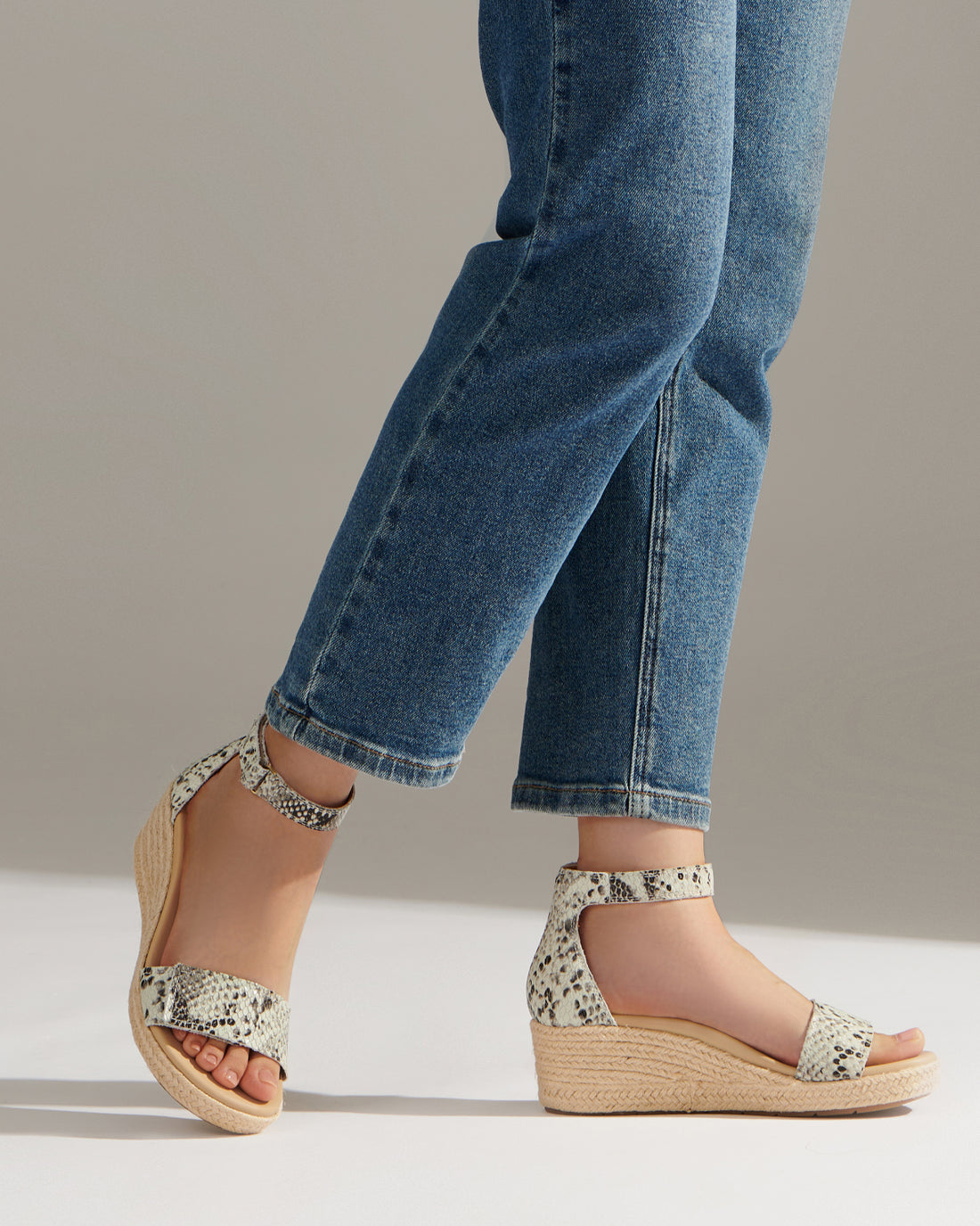 Riviera Ankle Sandal Metatarsal, image 3 of 7