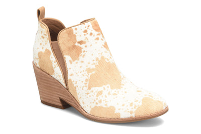 Sofft Sacora in Caramel Ivory Cow Print - side view