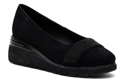 ara Babs in Black - side view
