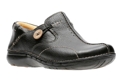Clarks UnLoop in Black - side view