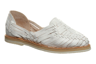BEARPAW Silvia in White - side view