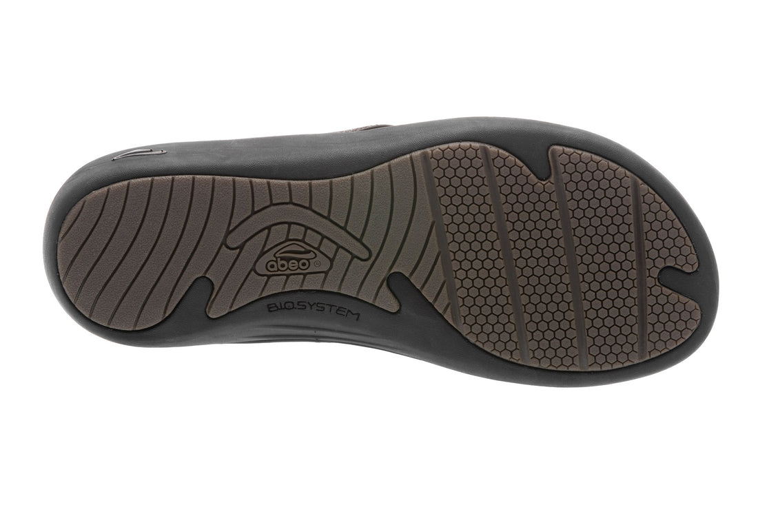 Sandal, ABEO Jerome, brown/black leather, contoured sole, orthotic arch support, toe post; side view.